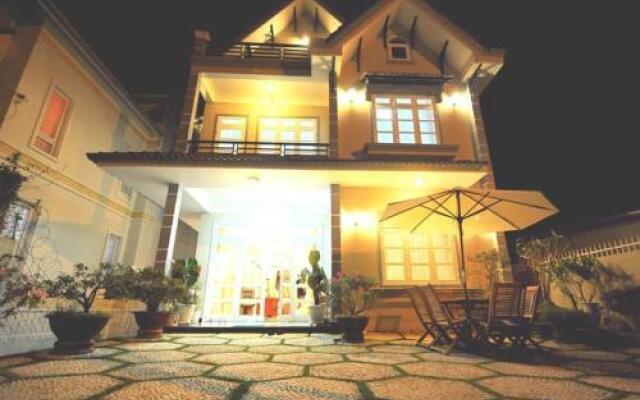 Отель Minh Tuyet Villa Далат вид на фасад