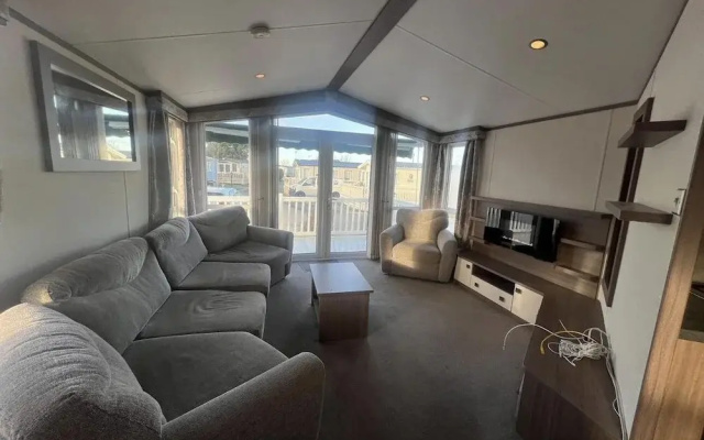 2 bed Platinum-sleeps 6-decking-free Parking