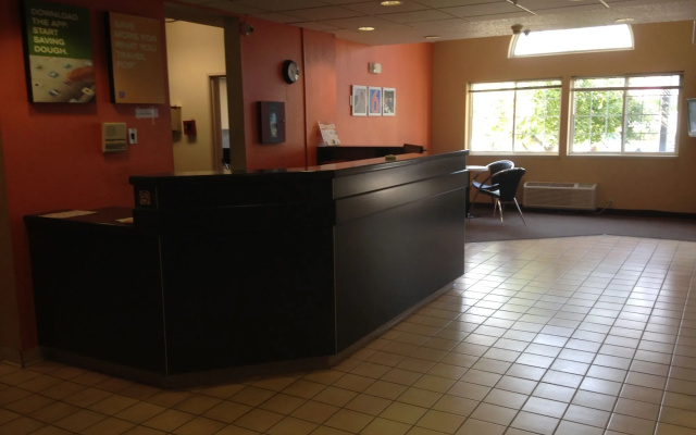 Motel 6 Olathe, KS