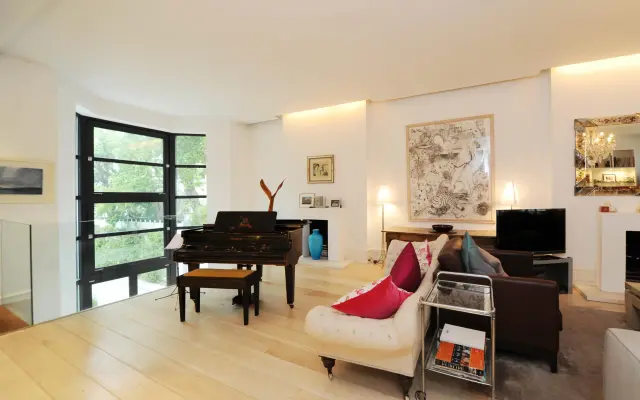Veeve  Impressive 6 Bed Family Home Holland Park Kensington