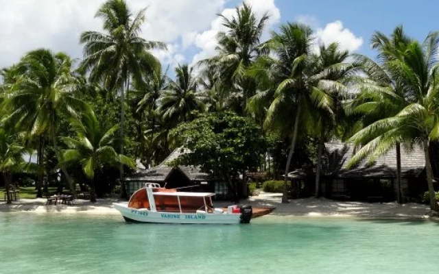 Vahine Island