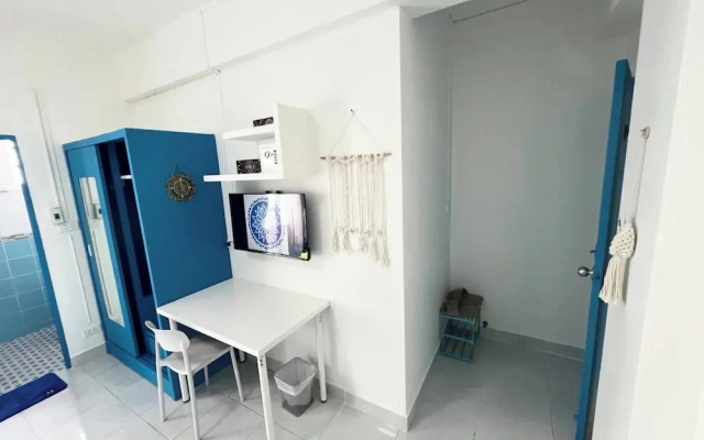 401 Budget Room Utilities Wifi Balcony in Ratchada