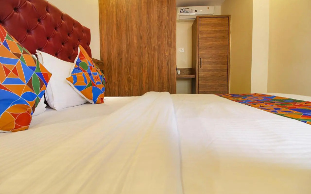FabHotel Peninsula