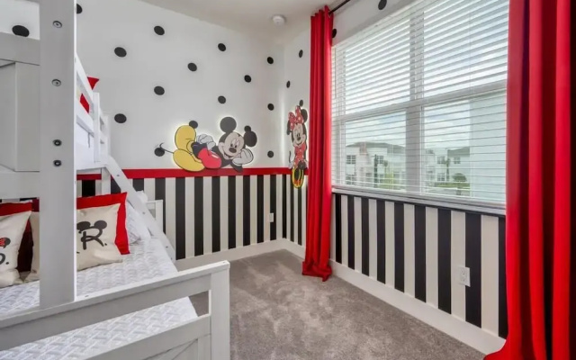 Modern Luxury Retreat - Mickey & Harry Potter Beds