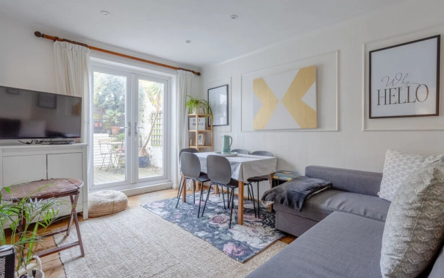 Charming 1 Bed Flat With Patio in Affluent Fulham