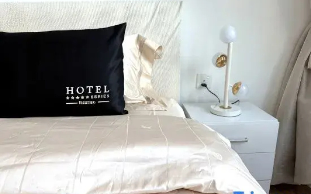 Jeff & Ricky Homestay@156 Tropic City View Condo