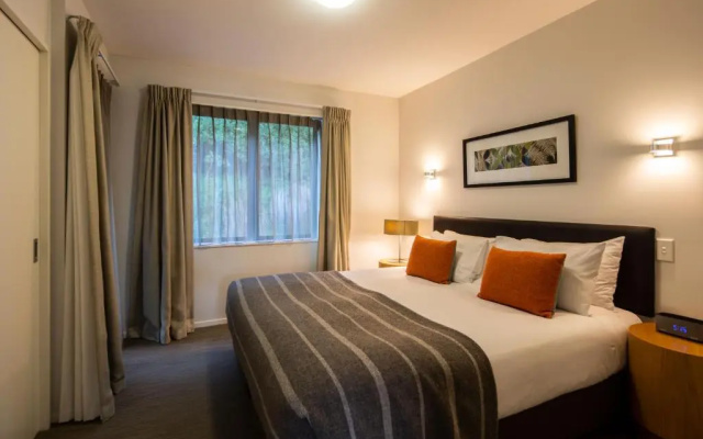 Panorama Terrace Apartments, Element Escapes