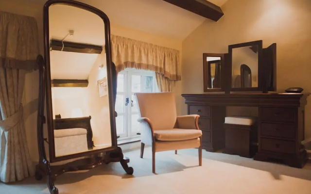 West Arms Hotel