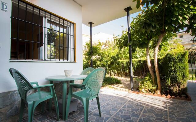 Отель Holidays2Torremolinos Low Cost 2 Торремолинос вид на фасад