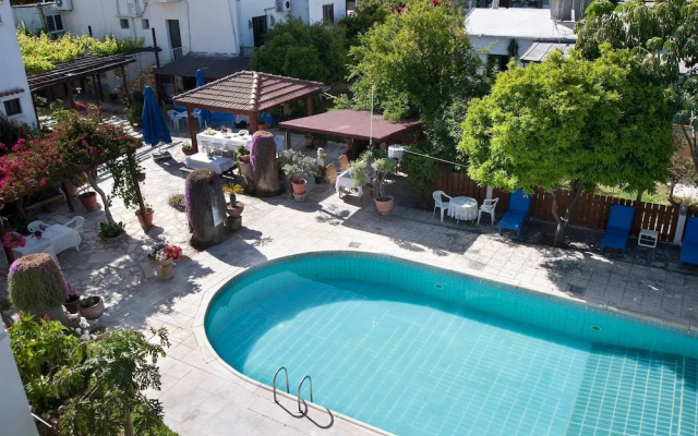 Room-studio in Polis - Just 800 m From t