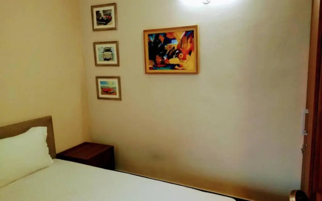 Luxurious Entire Suites/Studio Apt nearDelhi Noida