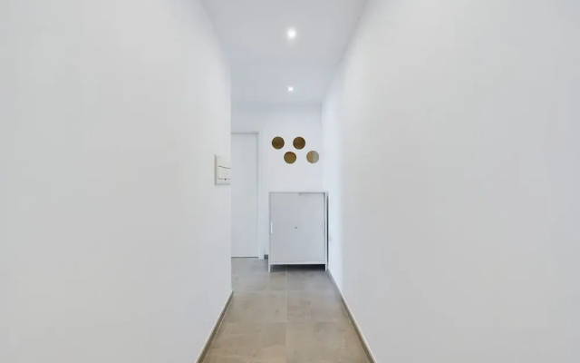 E1 18th Floor Studios, Sea & Beach Views