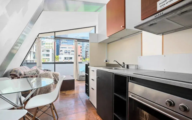 Melbourne Skyline Suite CBD with views