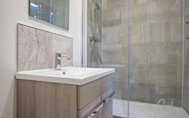 Worcester 1 Bed Apartment With Private Entrance