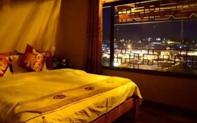 Lijiang Mountain Lion Inn(丽江狮子山客栈)