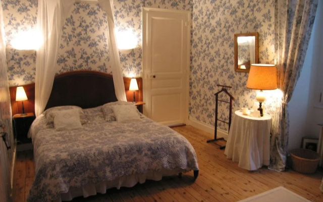 Logis de Guitres - Chambres dHotes