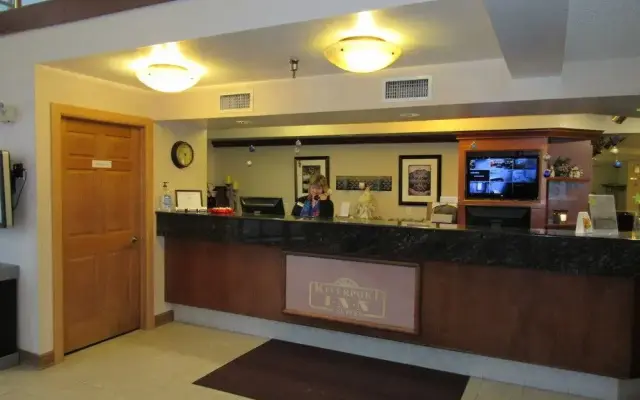 Express Suites Riverport Inn & Suites