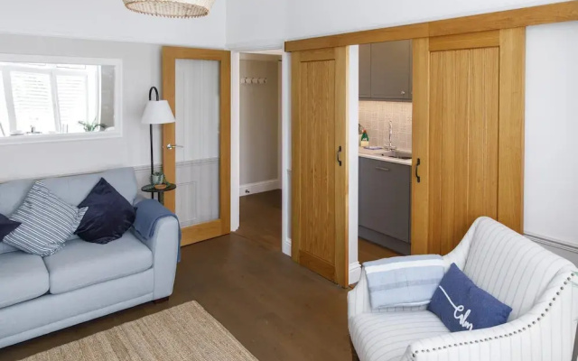 The Grove Apartment With Free on Street Parking