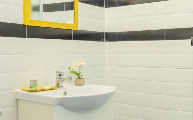 CHÂTEAU: Upscale Suites in Bucharest's Historical Center!
