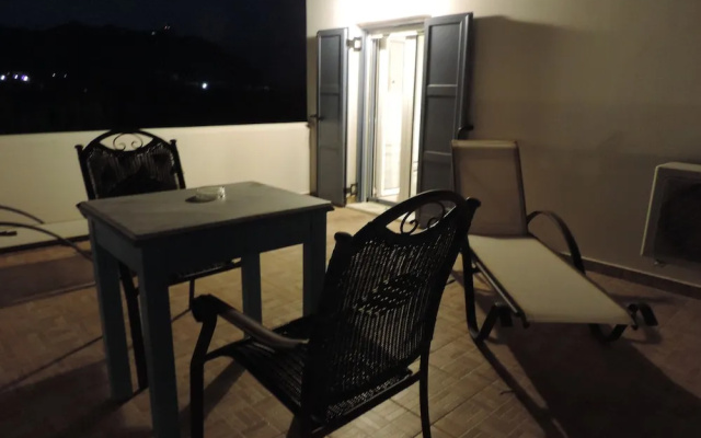 Pelagos Rooms 10m from Gyrismata Beach