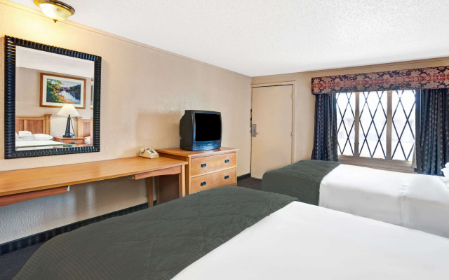 Knights Inn - Madison Heights