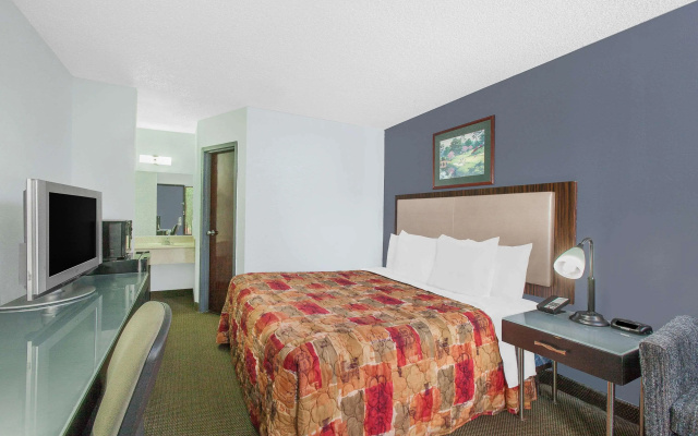 Days Inn by Wyndham Benton