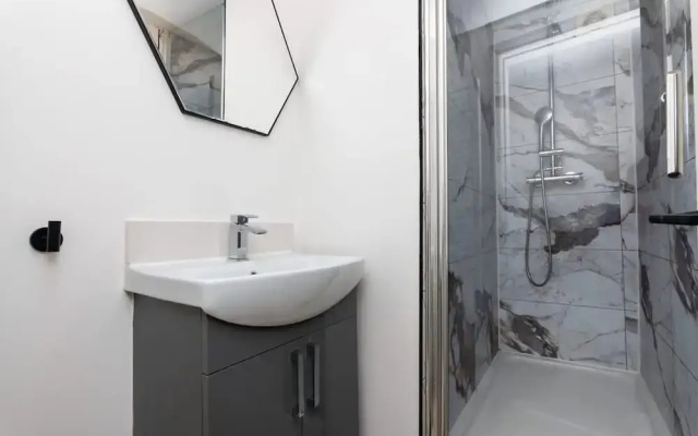 5 Bedroom Apartment - Galashiels