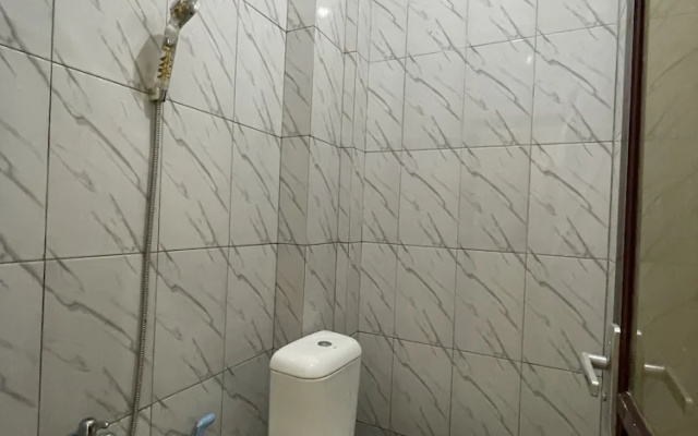 OYO 93414 Wisma Ratu Syariah Near SMP Negeri 2 Watang Pulu