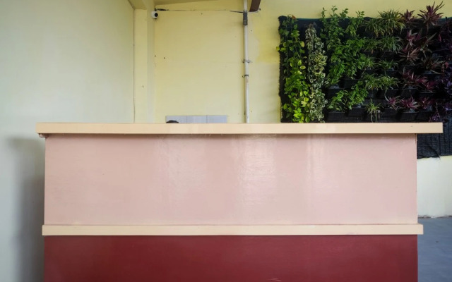 RedDoorz near Tirtonadi Park Solo