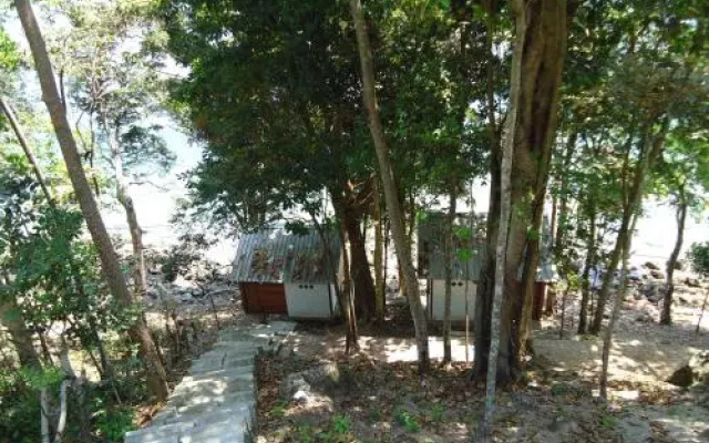 Treetop Guesthouse and Bungalows
