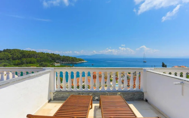 Faros Dio Gaios Studio sea Views Private Sun-loungers