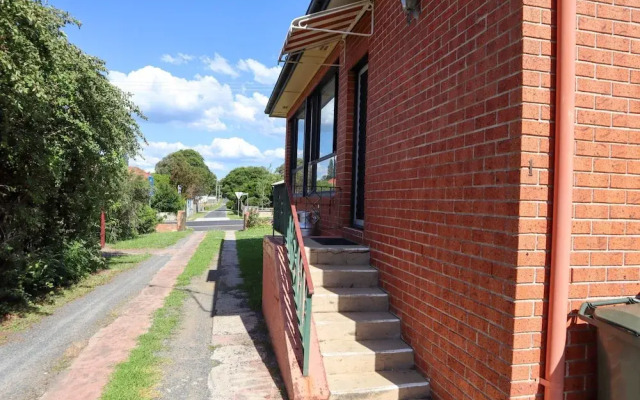 Spacious 3-bed Home in Central Tenterfield