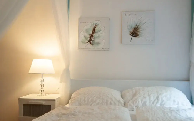 Timeless 2BR Near Downtown