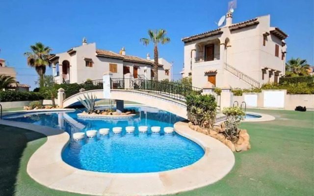 Cozy house near La Mata beach