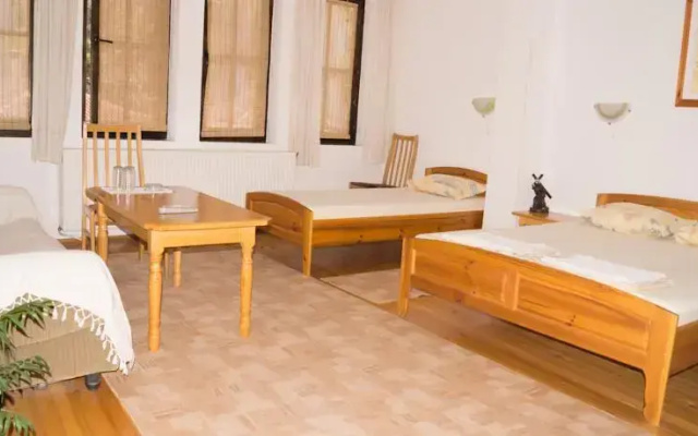 Tonis Guest House