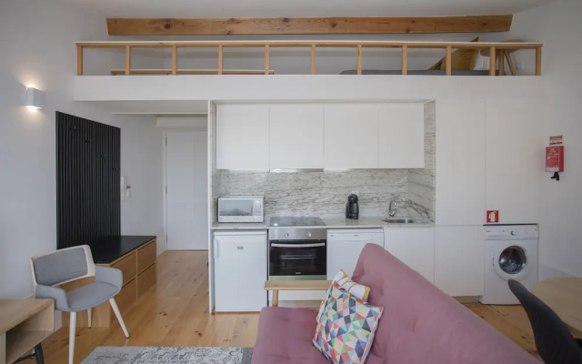 Liiiving - Mezzanine Downtown Balcony