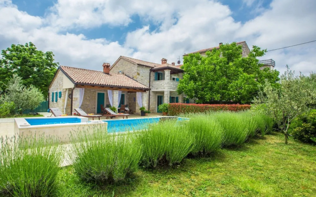 Villa in Medvidici With Pool Near Porec Beach
