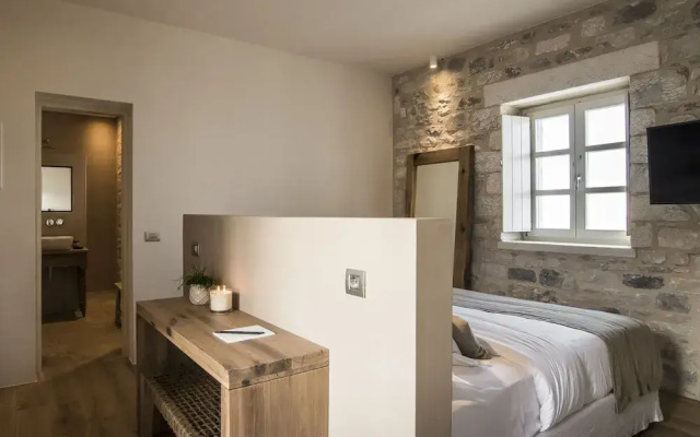 Bassa Maina Villas & Suites