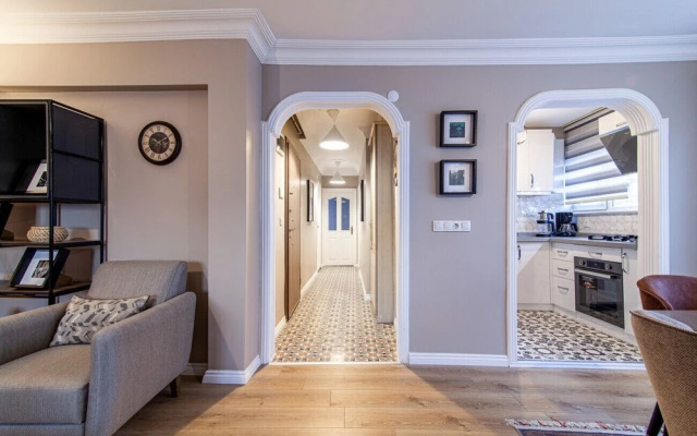 Modern Flat Close to Istiklal Street With Balcony