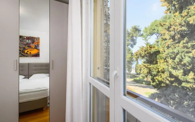 Premium Apartment With Patio