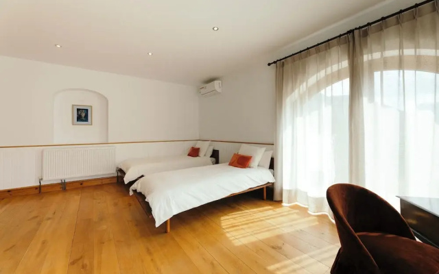 Luxurious 5 Bedroom Villa With Waterfall Closeby