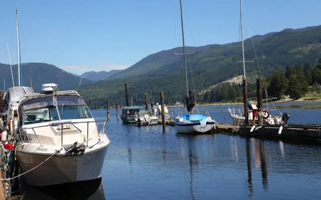 The Spot At Porpoise Bay Hotel & Marina