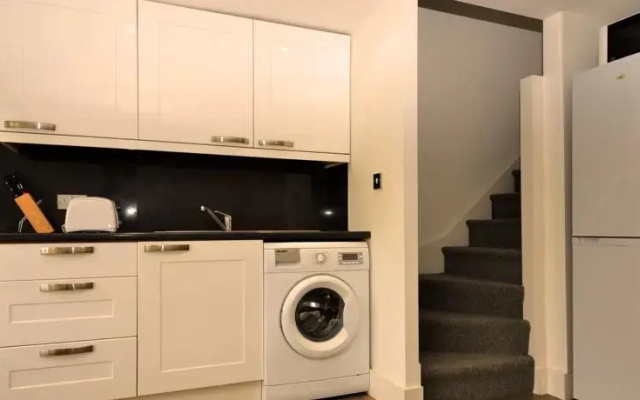 W14 Apartments - Battersea Apartment