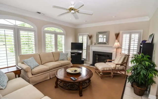 605 MLV Blythe 3 Br Villa by RedAwning