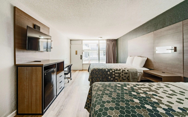 Econo Lodge And Suites Bricktown