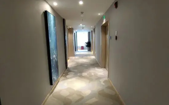 Huaihua Chenyuan International Inland Port Grand Hotel