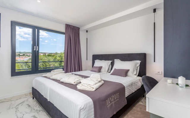 Awesome Apartment in Malinska With Jacuzzi, Wifi and 3 Bedrooms