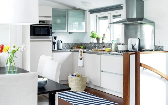 Stylish Stay on the Water