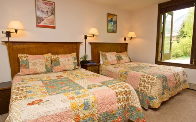 Manitou Lodge