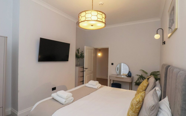The Salisbury Apartment 301